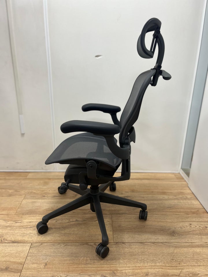 Herman Miller Aeron Remastered - Inklusiv nakkes...