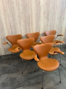 Arne Jacobsen syver stole med armlæn nypolsteret pris 6 stk