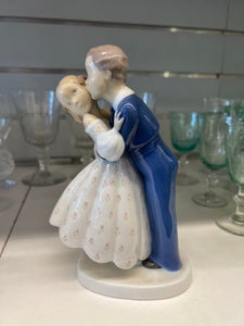 “Det første kys”, Bing og Grøndahl porcelænsfigur, TILBUD pris 475-kr