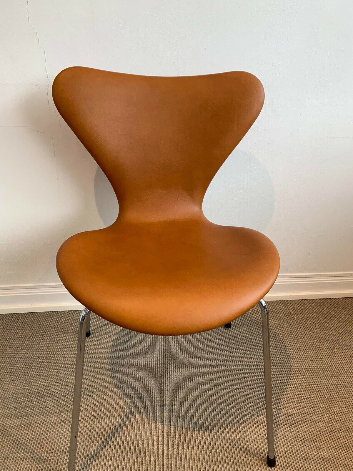 Ombetrækning af Arne Jacobsen 7'er stole, i ex. Elegance Læder kr.: 2500,- – dba.dk – Køb og Salg af Nyt Brugt