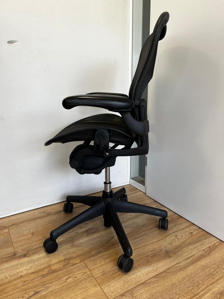 Refurbished Herman Miller Aeron - Kontorstol - I...