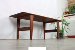 Massivt sofabord i teaktræ, pæne detaljer & god kvalitet