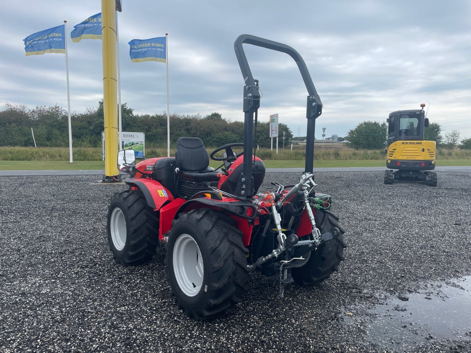 Antonio Carraro TTR3800 kompakt traktor
