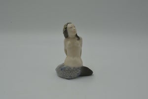 Royal Copenhagen porcelæns figur, lille havfrue nr. 3321 1. sort., måler 11 cm 
