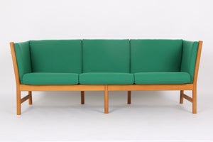 Luna sofa, egetræ og nyt Kvadrat uldstof