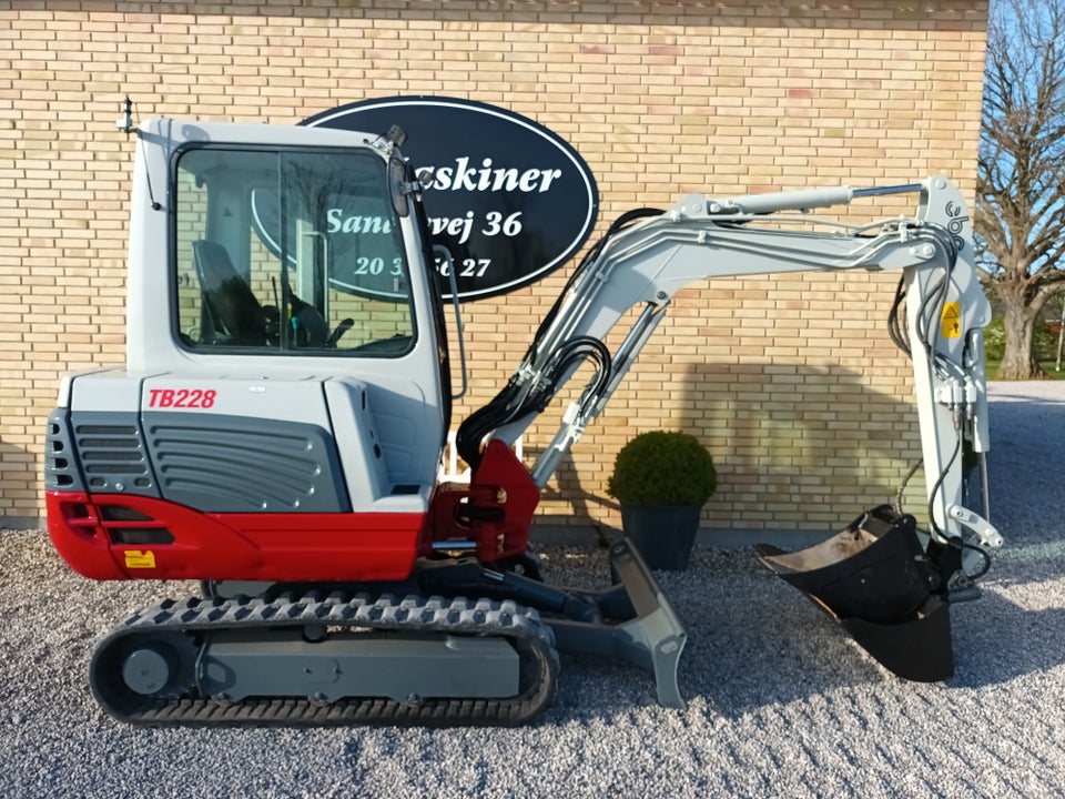 takeuchi tb228