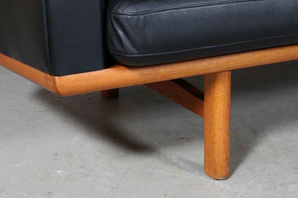 Hans J. Wegner.Tre-pers. sofa af eg,model GE-236/3